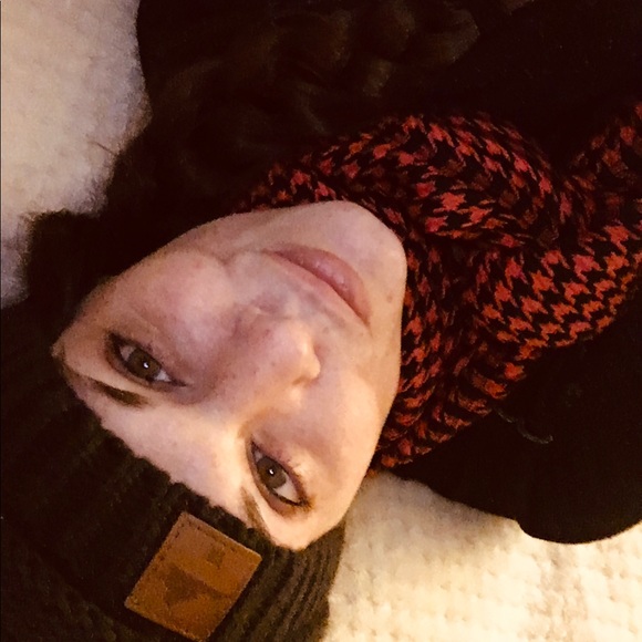 Meet your Posher, Erica - Picture 2 of 2